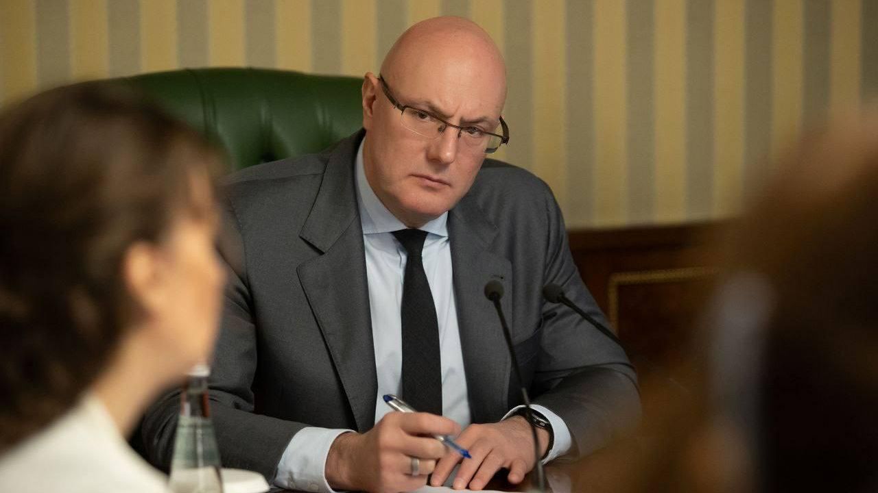 Вице-премьер Дмитрий Чернышенко проводит заседание межведомственной комиссии по вопросам развития физической культуры и спорта среди лиц с инвалидностью, полученной в результате участия в специальной военной операции (СВО) и других вооруженных конфликтах - РИА Новости, 1920, 21.01.2025