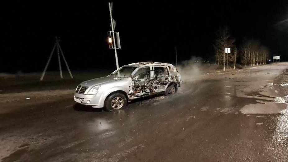 Автомобиль в Белгородской области, по которому ударил БПЛА Автомобиль в Белгородской области, по которому ударил БПЛА - РИА Новости, 1920, 21.01.2025