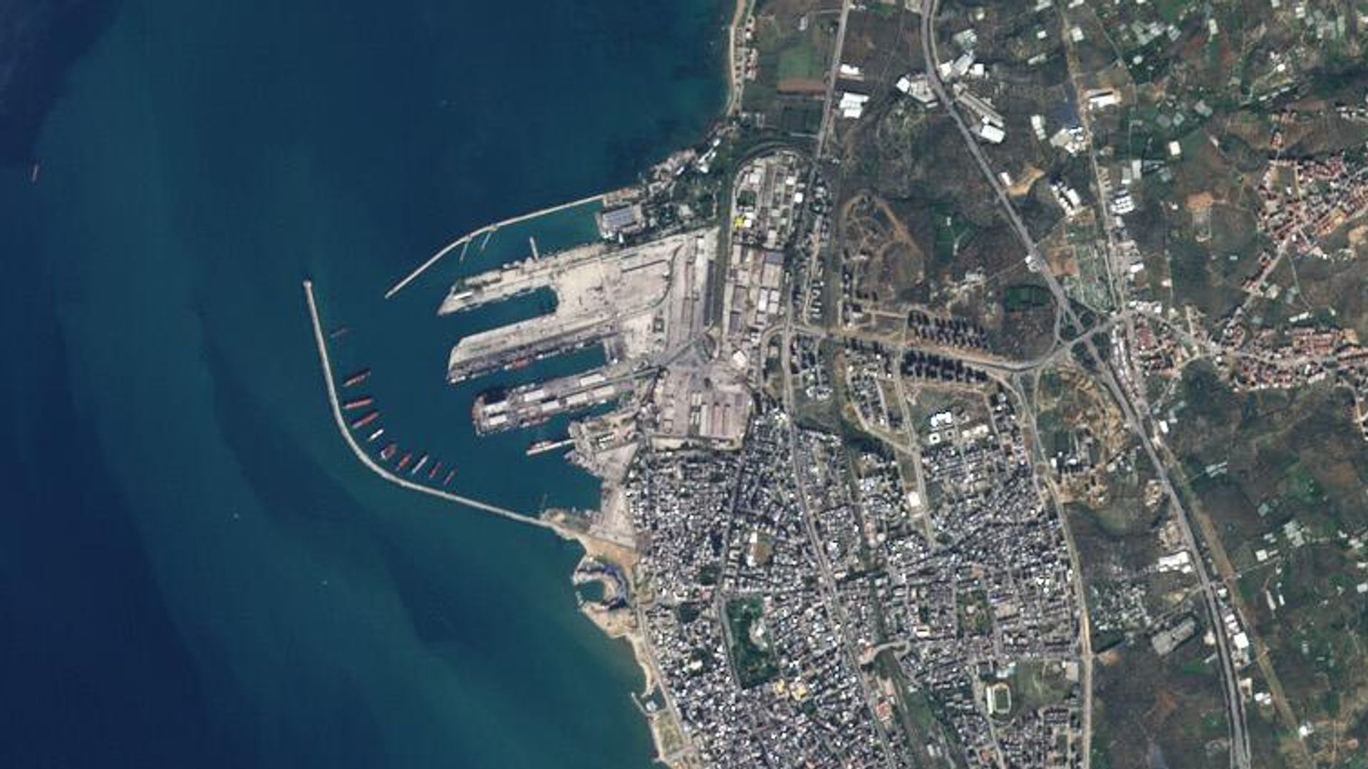 Спутниковый снимок порта и города Тартус - РИА Новости, 1920, 22.01.2025