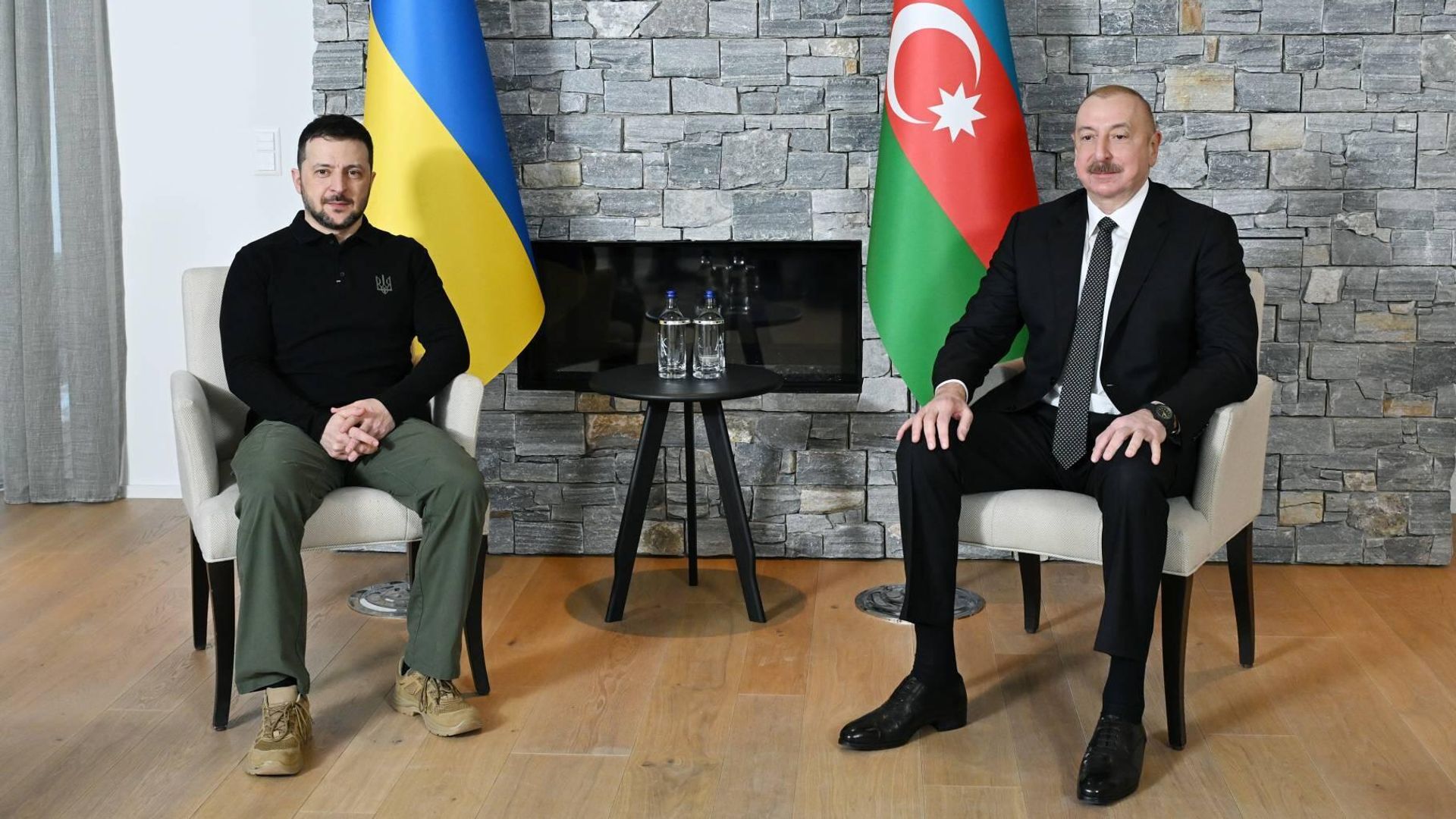 Президент Азербайджана Ильхам Алиев с Владимиром Зеленским на Всемирном экономическом форуме в швейцарском Давосе Президент Азербайджана Ильхам Алиев с Владимиром Зеленским на Всемирном экономическом форуме в швейцарском Давосе - РИА Новости, 1920, 22.01.2025