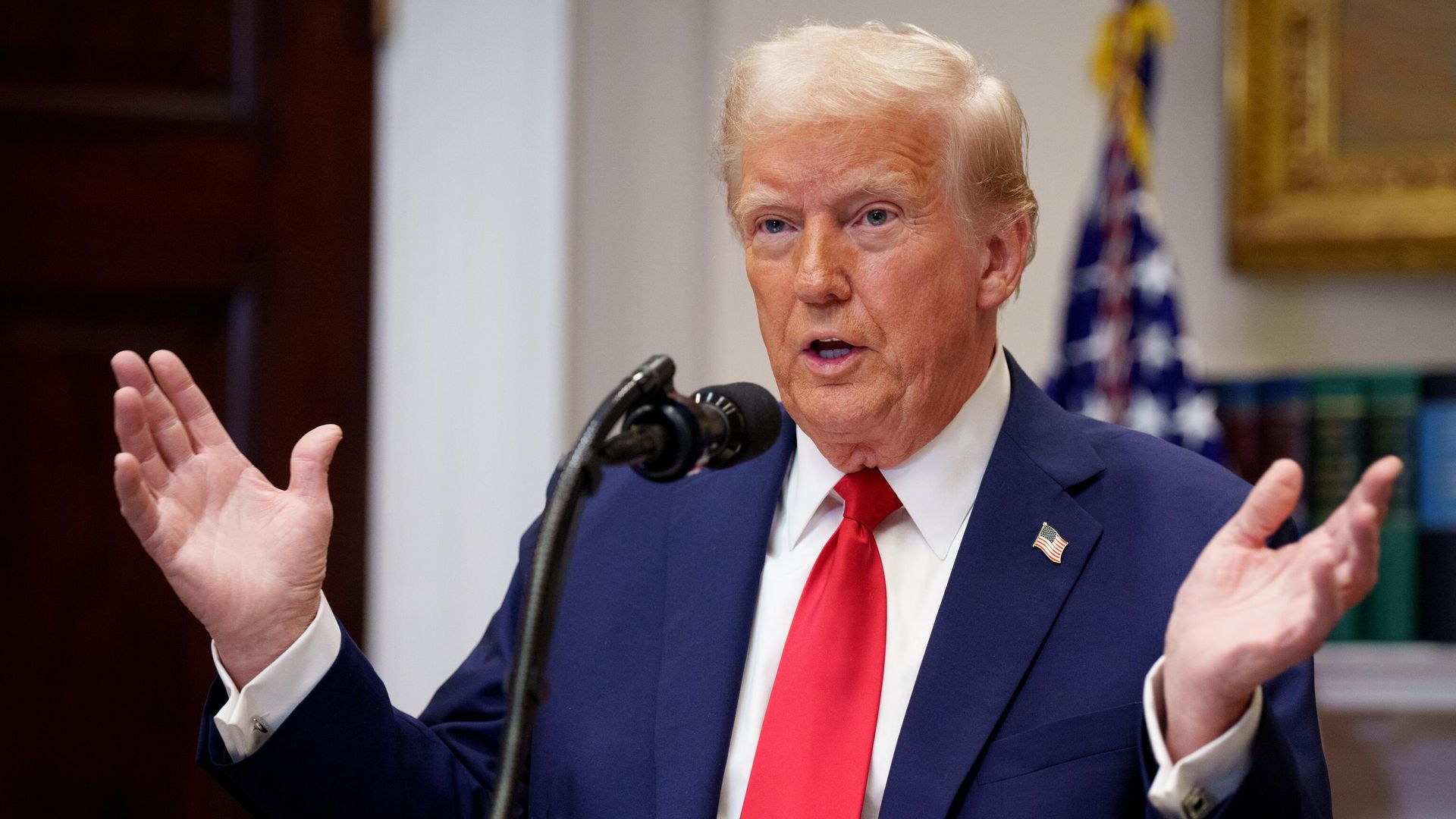 Президент США Дональд Трамп во время выступления в Белом доме Президент США Дональд Трамп во время выступления в Белом доме - РИА Новости, 1920, 23.01.2025