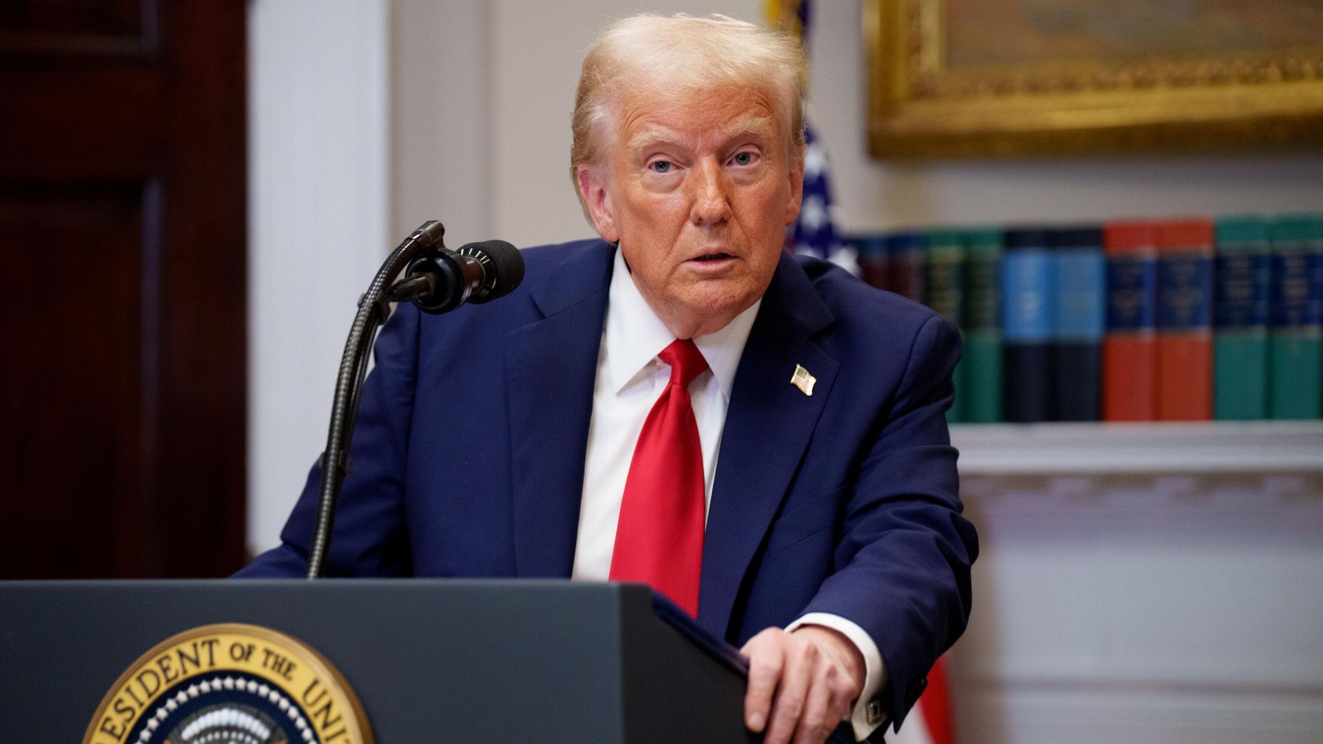 Президент США Дональд Трамп во время выступления в Белом доме Президент США Дональд Трамп во время выступления в Белом доме - РИА Новости, 1920, 23.01.2025
