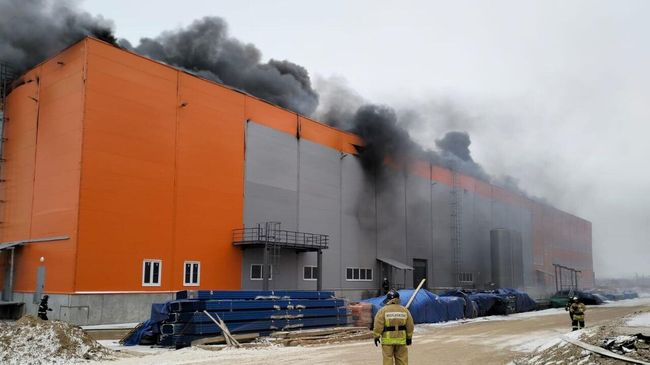 Ликвидация пожара на складе в подмосковном Клину Ликвидация пожара на складе в подмосковном Клину