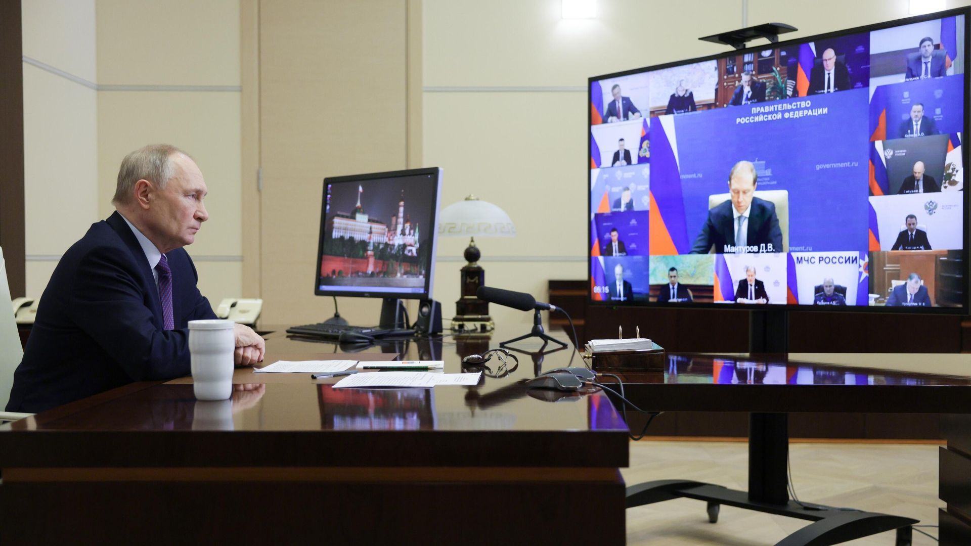 Президент РФ Владимир Путин в режиме видеоконференции проводит совещание с членами правительства РФ Президент РФ Владимир Путин в режиме видеоконференции проводит совещание с членами правительства РФ - РИА Новости, 1920, 23.01.2025