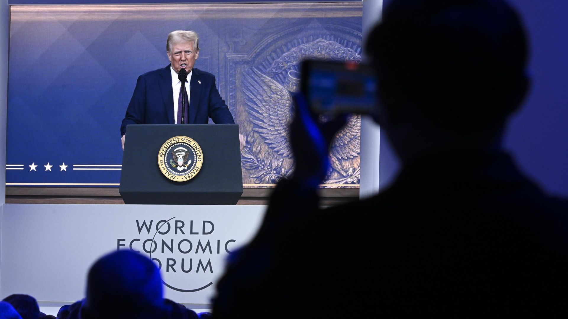 Президент США Дональд Трамп дистанционно выступает перед участниками Всемирного экономического форума в Давосе. 23 января 2025 Президент США Дональд Трамп дистанционно выступает перед участниками Всемирного экономического форума в Давосе. 23 января 2025 - РИА Новости, 1920, 23.01.2025