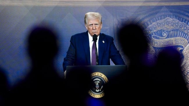 Президент США Дональд Трамп выступает перед участниками Всемирного экономического форума в Давосе