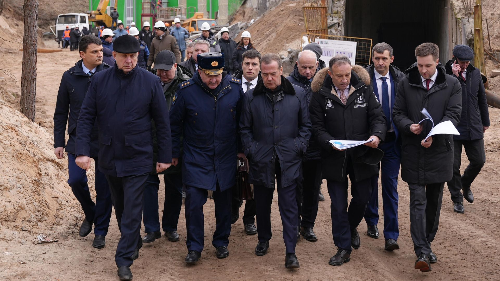 Заместитель председателя Совета безопасности РФ Дмитрий Медведев во время посещения Брянского химического завода в ходе рабочей поездки в Брянскую область. 23 января 2025 Заместитель председателя Совета безопасности РФ Дмитрий Медведев во время посещения Брянского химического завода в ходе рабочей поездки в Брянскую область. 23 января 2025 - РИА Новости, 1920, 23.01.2025