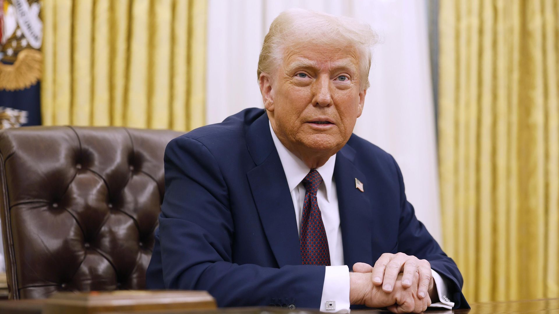 Президент США Дональд Трамп общается с журналистами в Овальном кабинете Белого дома. 23 января 2025 Президент США Дональд Трамп общается с журналистами в Овальном кабинете Белого дома. 23 января 2025 - РИА Новости, 1920, 23.01.2025