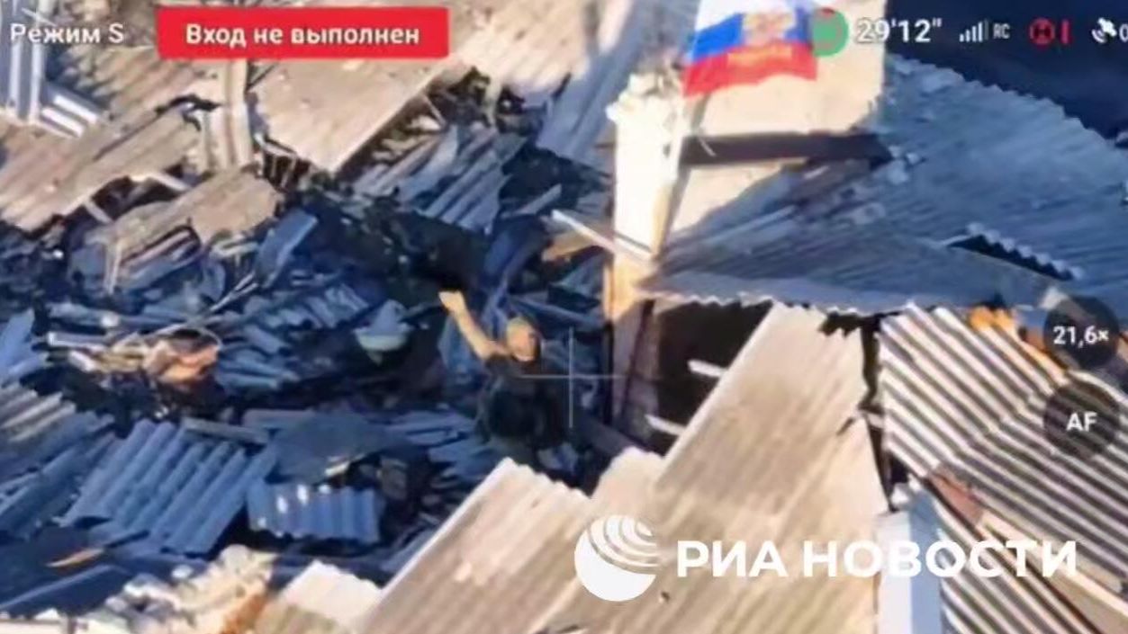 Российские бойцы подняли флаг РФ в Великой Новоселке на западе ДНР Российские бойцы подняли флаг РФ в Великой Новоселке на западе ДНР - РИА Новости, 1920, 24.01.2025