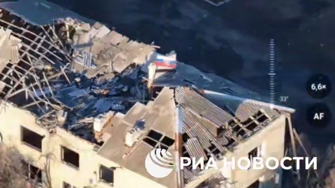 Российские бойцы подняли флаг РФ в Великой Новоселке на западе ДНР Российские бойцы подняли флаг РФ в Великой Новоселке на западе ДНР - РИА Новости, 1920, 25.01.2025