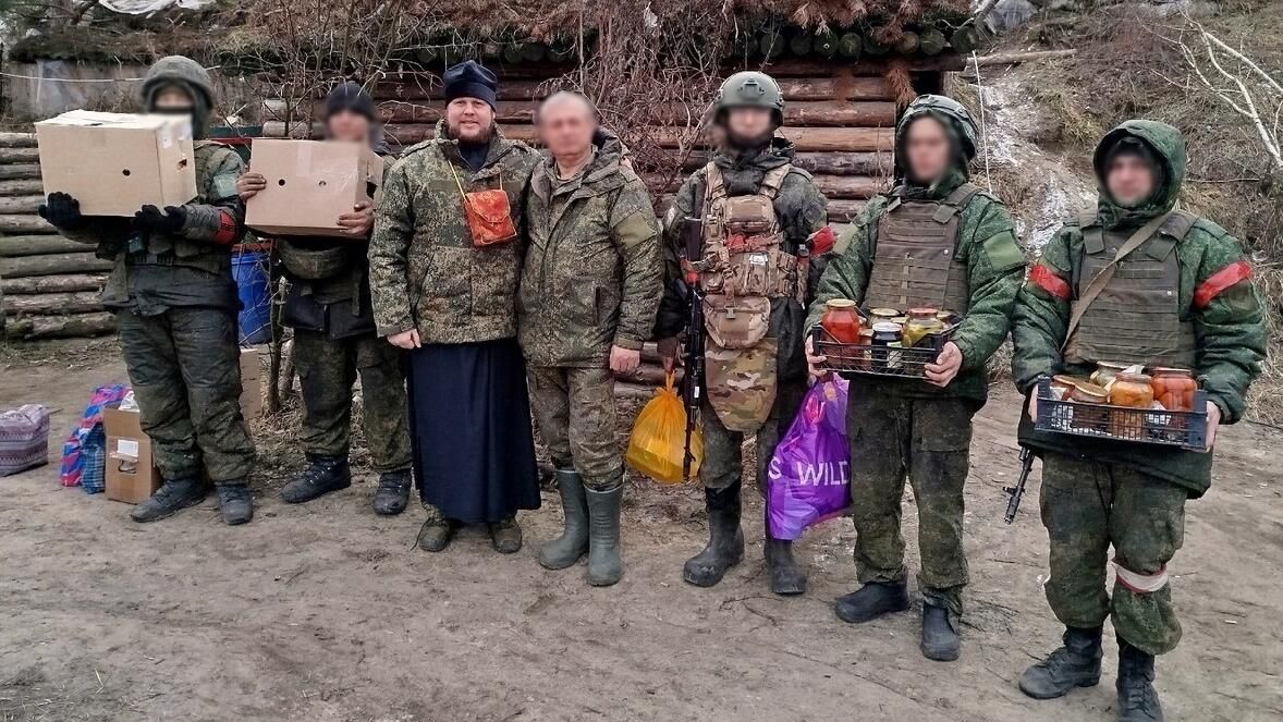 Священник Брянской епархии доставил бойцам спецоперации гуманитарный груз с домашними продуктами Священник Брянской епархии доставил бойцам спецоперации гуманитарный груз с домашними продуктами - РИА Новости, 1920, 24.01.2025