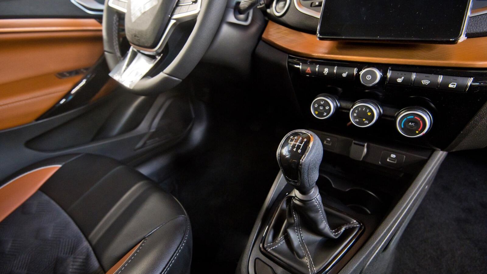 АвтоВАЗ начал выпуск автомобилей с шестиступенчатой коробкой передач на механике АвтоВАЗ начал выпуск автомобилей с шестиступенчатой коробкой передач на механике - РИА Новости, 1920, 27.01.2025