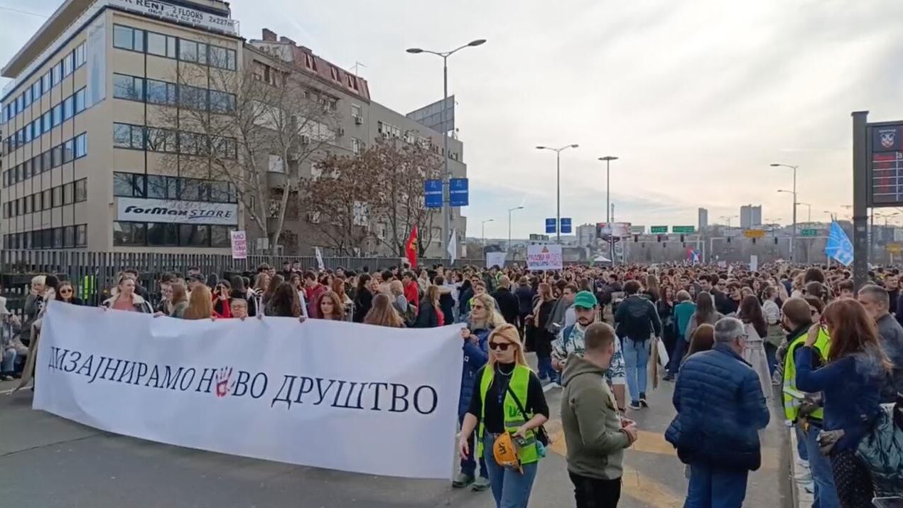 Участники протестов в Сербии блокировали крупнейшую транспортную развязку в Белграде - РИА Новости, 1920, 27.01.2025