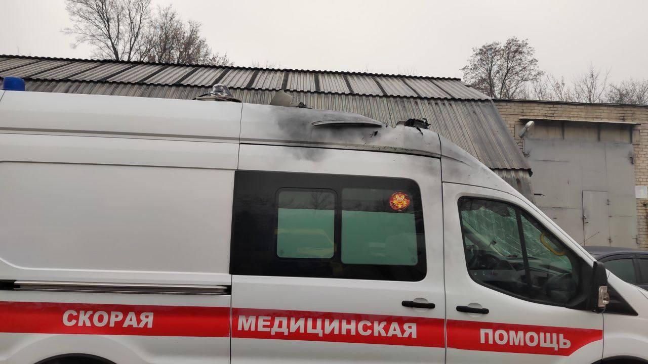 Машина скорой помощи, поврежденная в результате атаки ВСУ в Белгородской области  - РИА Новости, 1920, 29.01.2025
