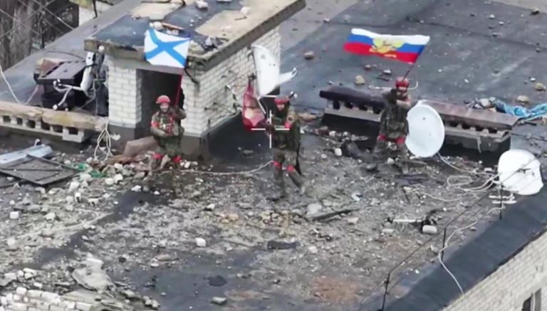 Водружение российских флагов в освобожденной группировкой войск Восток Великой Новоселке в ДНР Водружение российских флагов в освобожденной группировкой войск Восток Великой Новоселке в ДНР