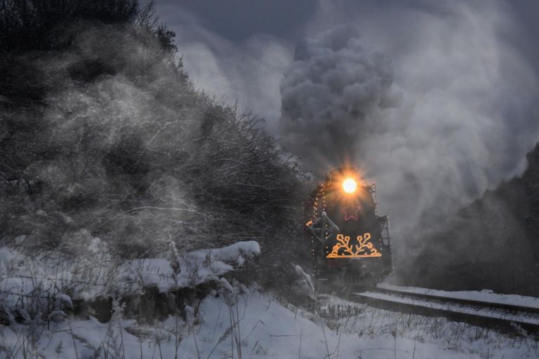 Ретропоезд Рускеальский экспресс, курсирующий в Республике Карелия между городом Сортавала и главной достопримечательностью Северного Приладожья - горным парком Рускеала Ретропоезд Рускеальский экспресс, курсирующий в Республике Карелия между городом Сортавала и главной достопримечательностью Северного Приладожья - горным парком Рускеала