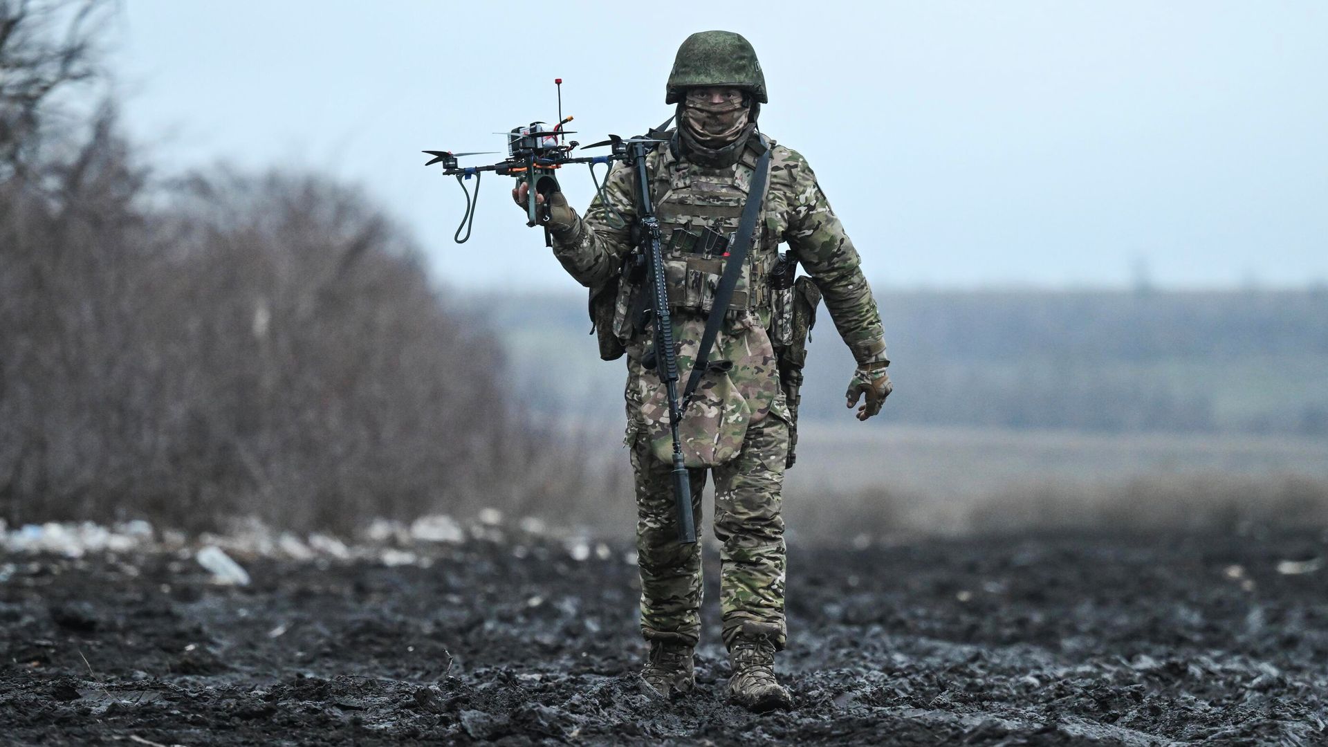 Военнослужащий ВС РФ в зоне СВО Военнослужащий ВС РФ в зоне СВО - РИА Новости, 1920, 14.01.2025