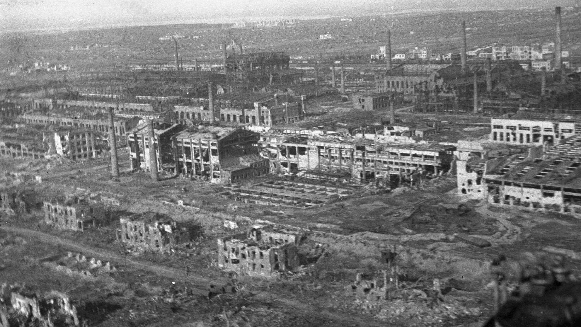 Вид с воздуха на разрушенный Сталинград - РИА Новости, 1920, 02.05.2025