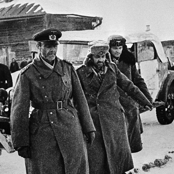 Генерал-фельдмаршал Фридрих Паулюс и члены его штаба, сдавшиеся в плен