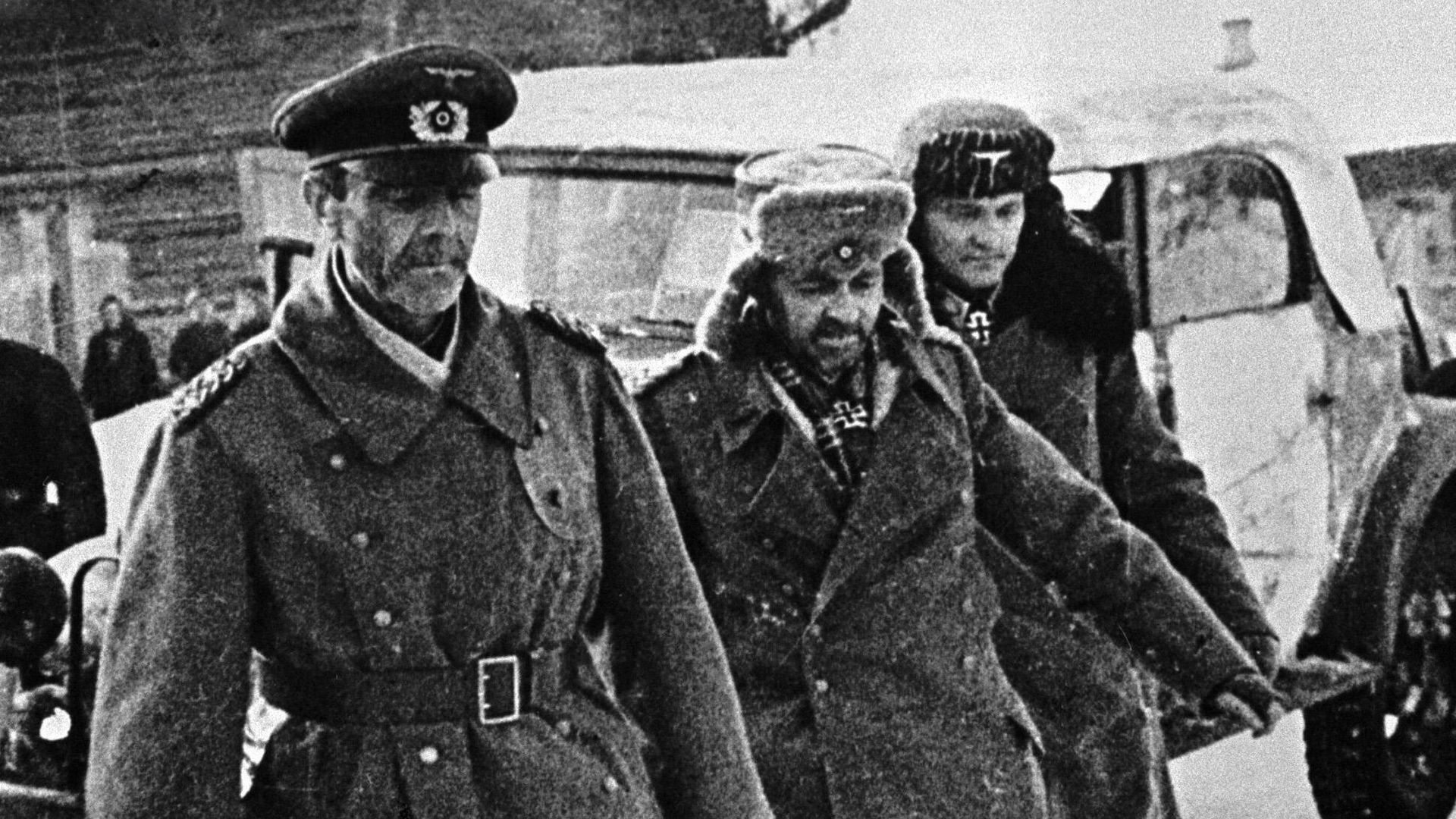 Генерал-фельдмаршал Фридрих Паулюс и члены его штаба, сдавшиеся в плен Генерал-фельдмаршал Фридрих Паулюс и члены его штаба, сдавшиеся в плен - РИА Новости, 1920, 20.11.2025