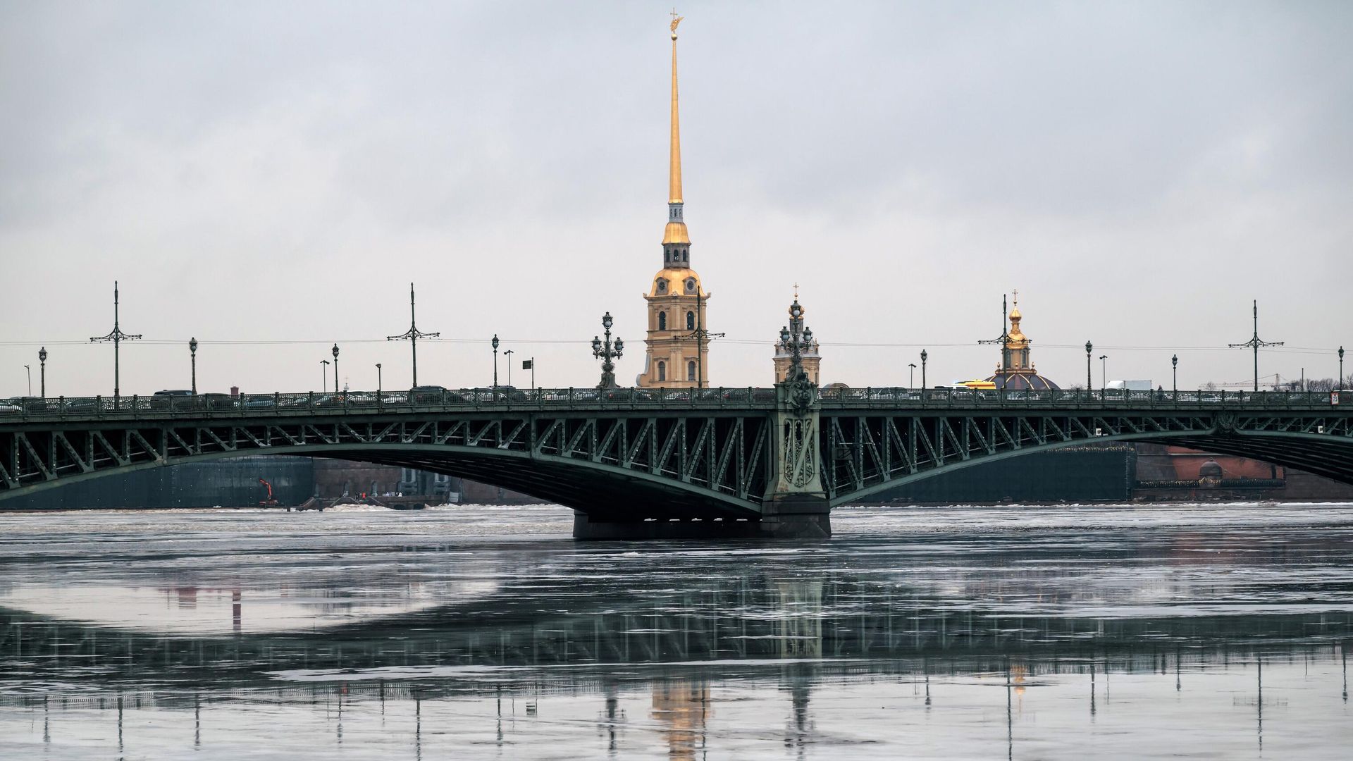 Вид на Троицкий мост в Санкт-Петербурге Вид на Троицкий мост в Санкт-Петербурге - РИА Новости, 1920, 24.12.2025