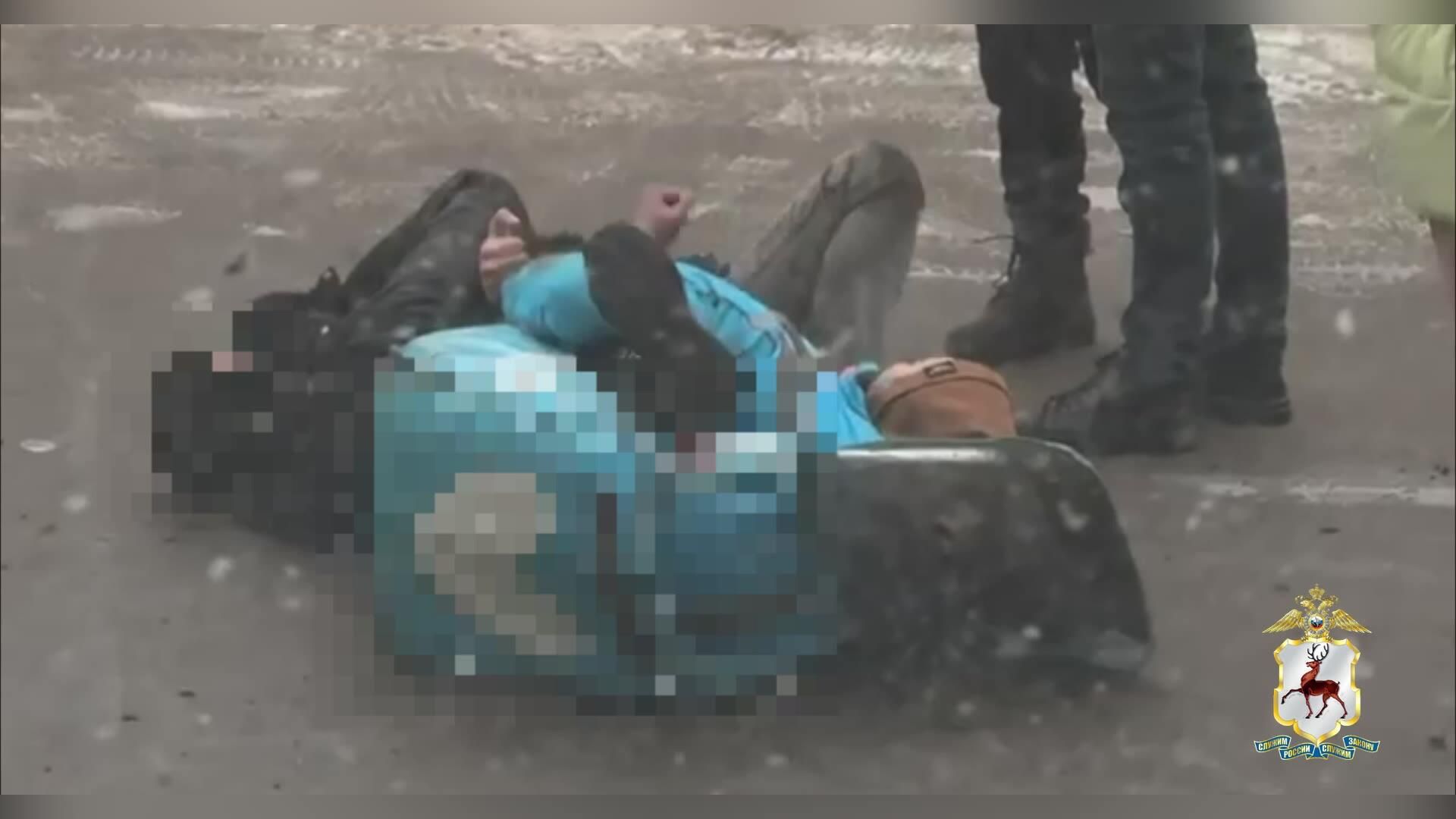 Задержание безработного нижегородца, который пытался похитить еду из термосумки у курьера Задержание безработного нижегородца, который пытался похитить еду из термосумки у курьера - РИА Новости, 1920, 31.01.2025