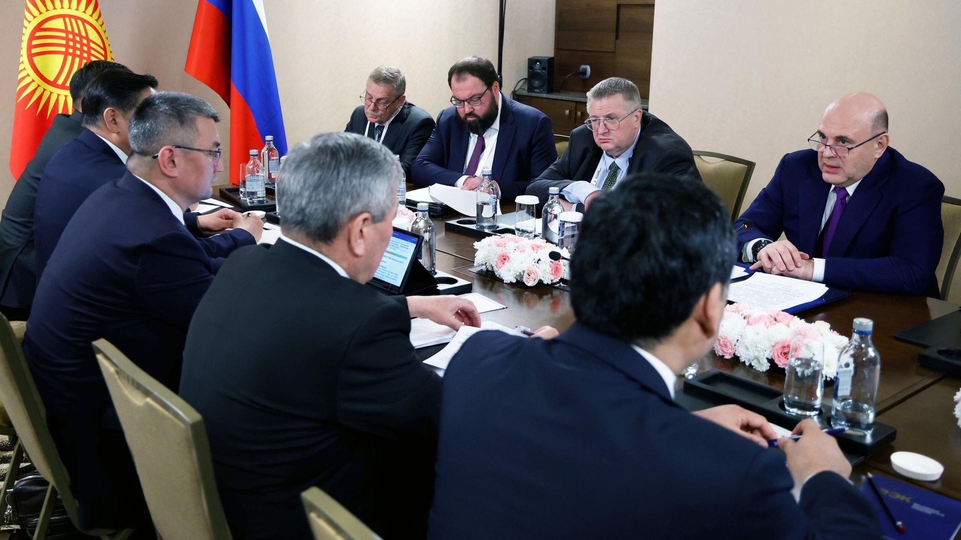 Премьер-министр Михаил Мишустин на встрече с главой правительства Киргизии Адылбеком Касымалиевым - РИА Новости, 1920, 31.01.2025