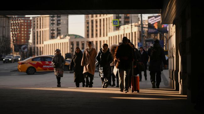 Прохожие на улице в Москве
