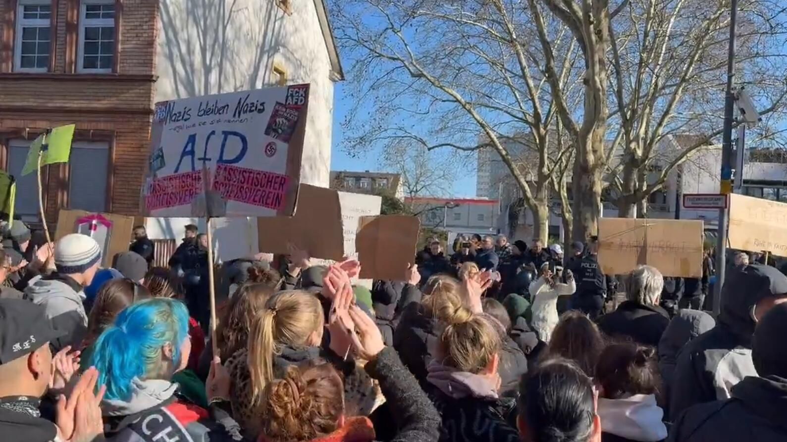 Манифестация против АдГ и ХДС в городе Ной-Изенбург под Франкфуртом-на-Майне Манифестация против АдГ и ХДС в городе Ной-Изенбург под Франкфуртом-на-Майне - РИА Новости, 1920, 01.02.2025