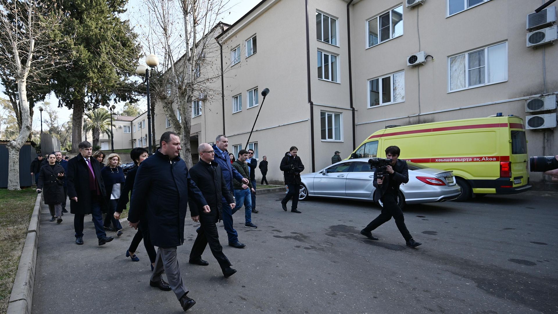 Первый заместитель руководителя администрации президента РФ Сергей Кириенко во время посещения Центральной клинической республиканской больницы в Сухуме Первый заместитель руководителя администрации президента РФ Сергей Кириенко во время посещения Центральной клинической республиканской больницы в Сухуме - РИА Новости, 1920, 01.02.2025