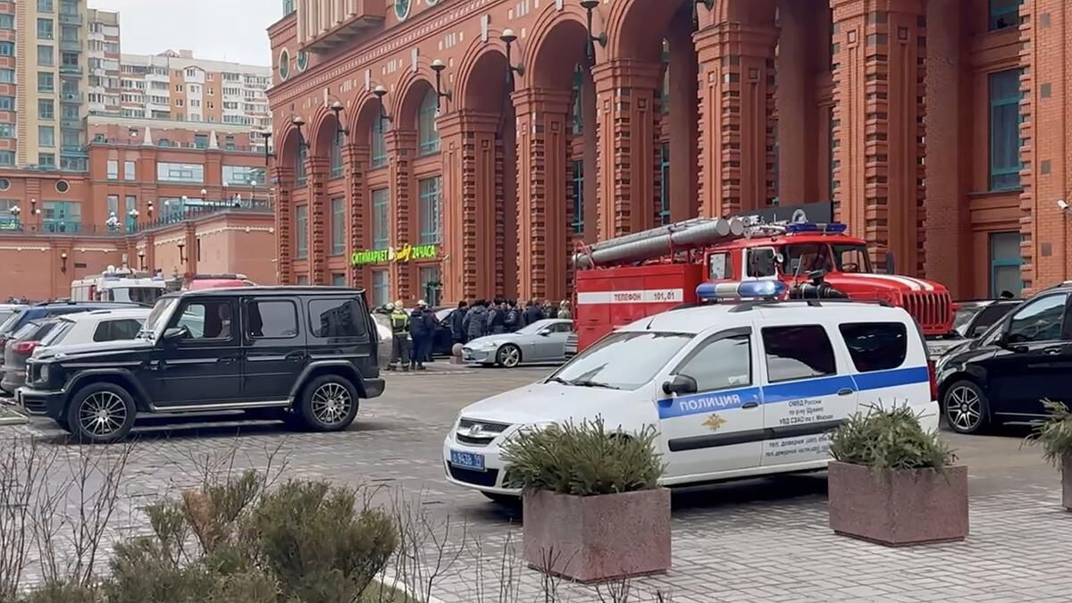 Сотрудники правоохранительных органов в жилом комплексе Алые паруса Сотрудники правоохранительных органов в жилом комплексе Алые паруса - РИА Новости, 1920, 03.02.2025