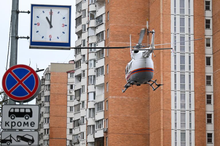 Вертолет спасательной службы МЧС РФ на месте взрыва в жилом комплексе Алые паруса на северо-западе Москвы Вертолет спасательной службы МЧС РФ на месте взрыва в жилом комплексе Алые паруса на северо-западе Москвы
