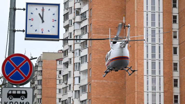 Вертолет спасательной службы МЧС РФ на месте взрыва в жилом комплексе Алые паруса на северо-западе Москвы Вертолет спасательной службы МЧС РФ на месте взрыва в жилом комплексе Алые паруса на северо-западе Москвы