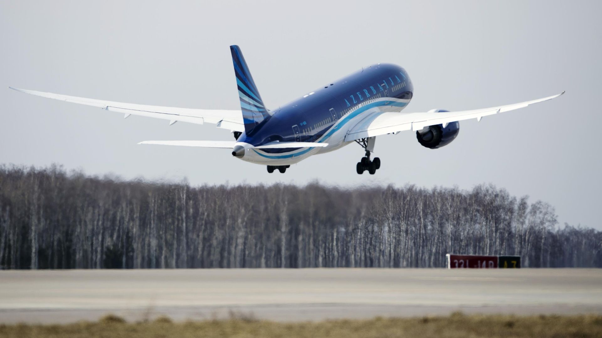 Самолет авиакомпании Azerbaijan Airlines - РИА Новости, 1920, 09.03.2026