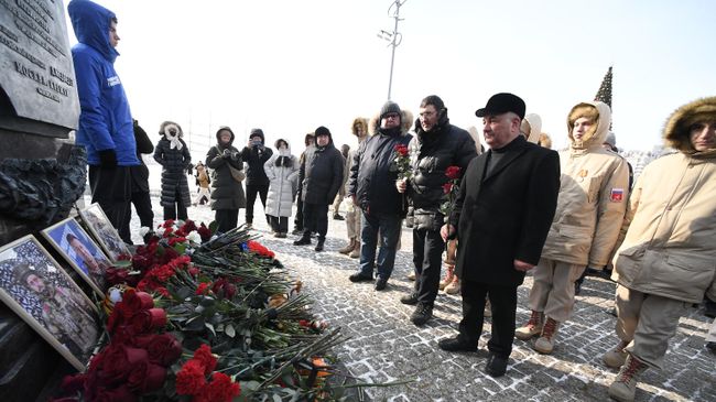 Представители органов власти и ветераны добровольческого отряда Тигр во вторник во Владивостоке возложили цветы в память о погибшем в Курской области первом командире этого отряда, вице-губернаторе Приморья Сергее Ефремове. 4 февраля 2025 Представители органов власти и ветераны добровольческого отряда Тигр во вторник во Владивостоке возложили цветы в память о погибшем в Курской области первом командире этого отряда, вице-губернаторе Приморья Сергее Ефремове. 4 февраля 2025