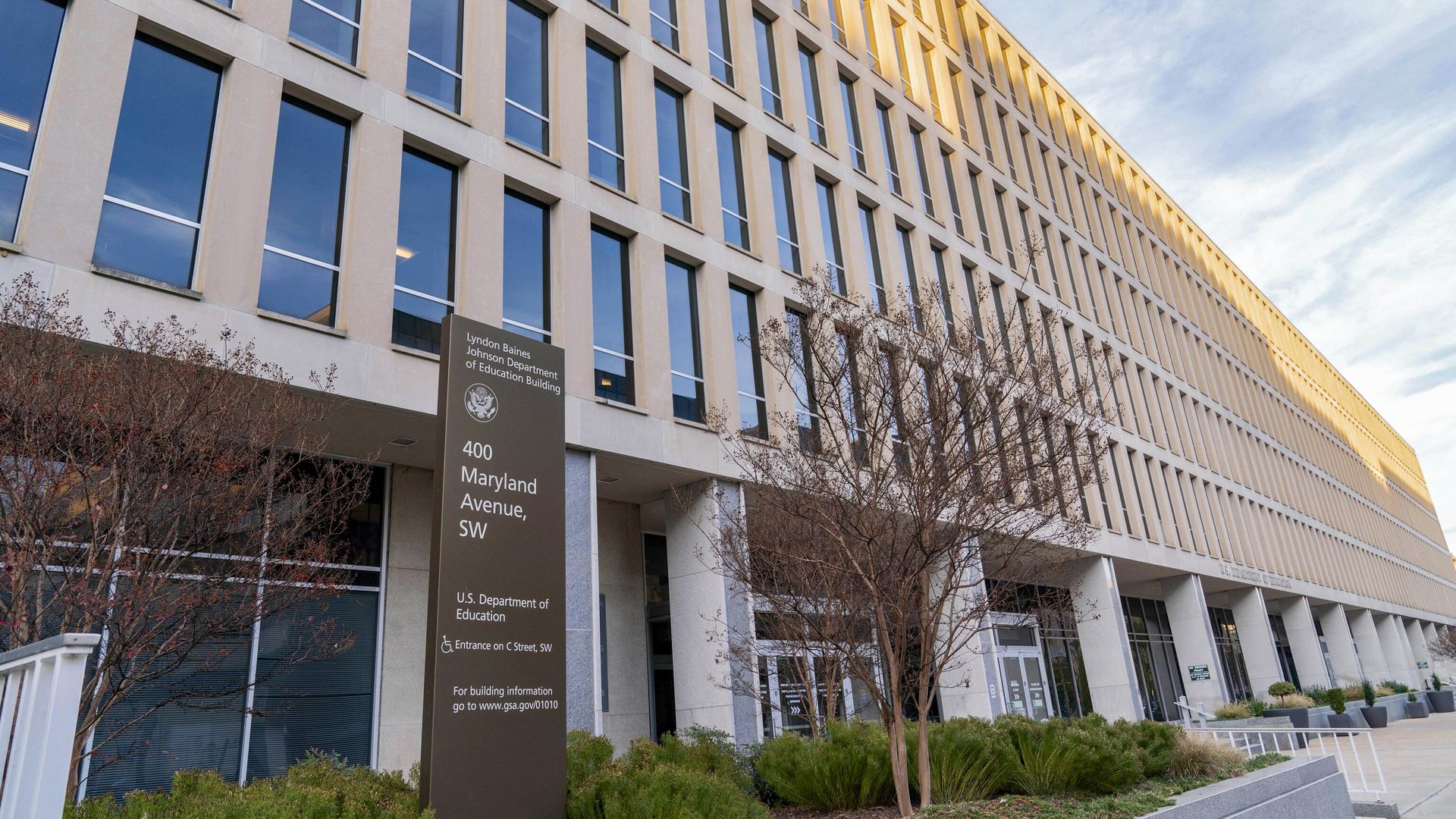 Здание Министерства образования США в Вашингтоне Здание Министерства образования США в Вашингтоне - РИА Новости, 1920, 12.03.2025