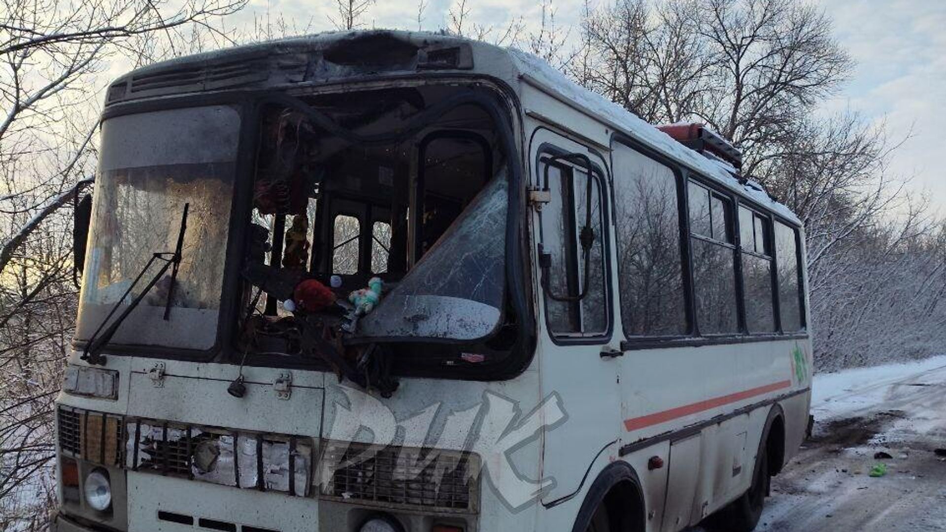 Последствия атаки ВСУ на автобус в поселке Гольмовский в ДНР. 4 февраля 2025 Последствия атаки ВСУ на автобус в поселке Гольмовский в ДНР. 4 февраля 2025 - РИА Новости, 1920, 04.02.2025
