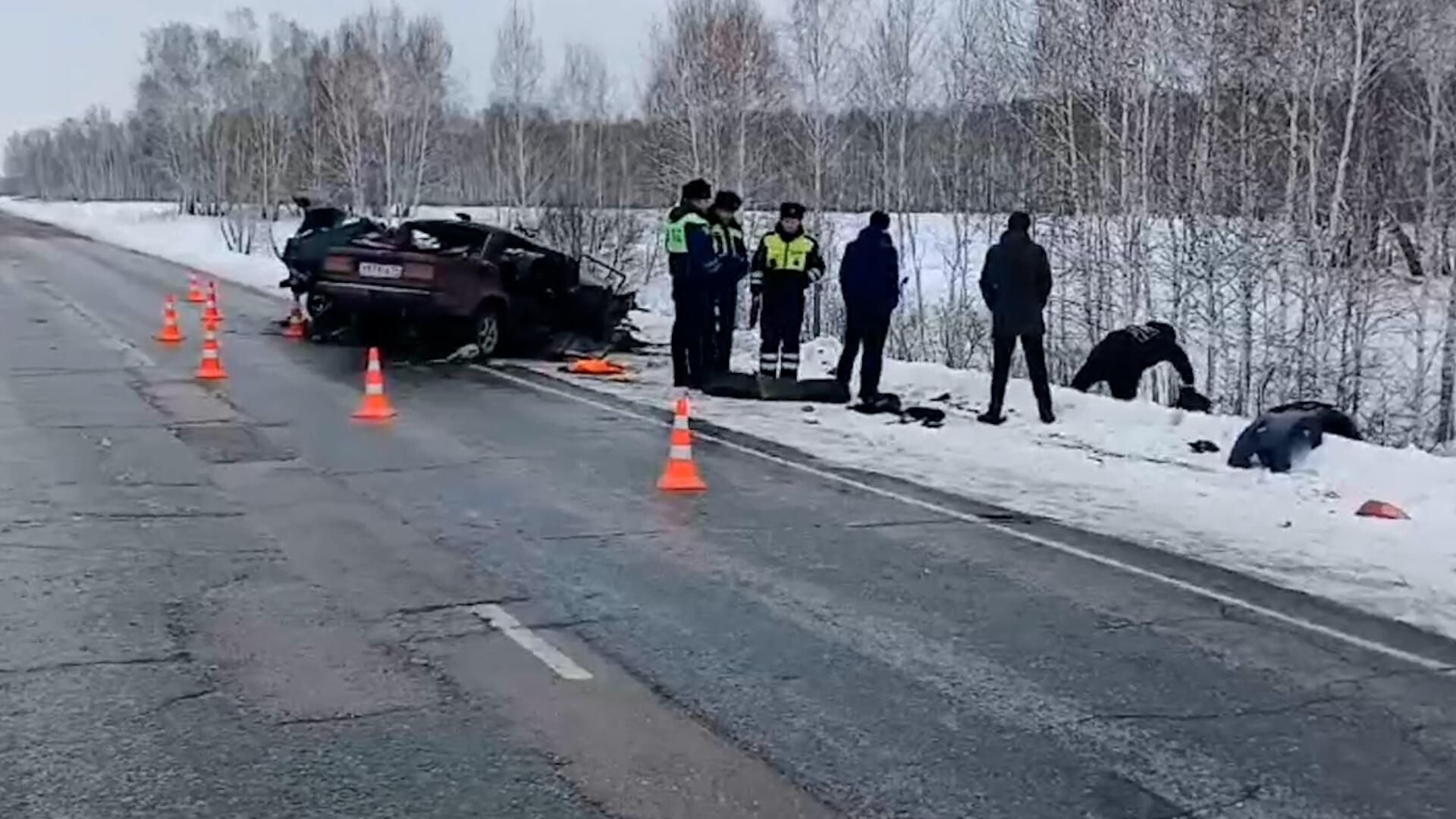 Кадры с места ДТП в Новосибирской области Кадры с места ДТП в Новосибирской области - РИА Новости, 1920, 04.02.2025