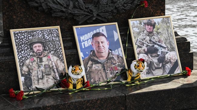 Церемония возложения цветов к мемориалу в память о погибших бойцах добровольческого отряда Тигр Церемония возложения цветов к мемориалу в память о погибших бойцах добровольческого отряда Тигр