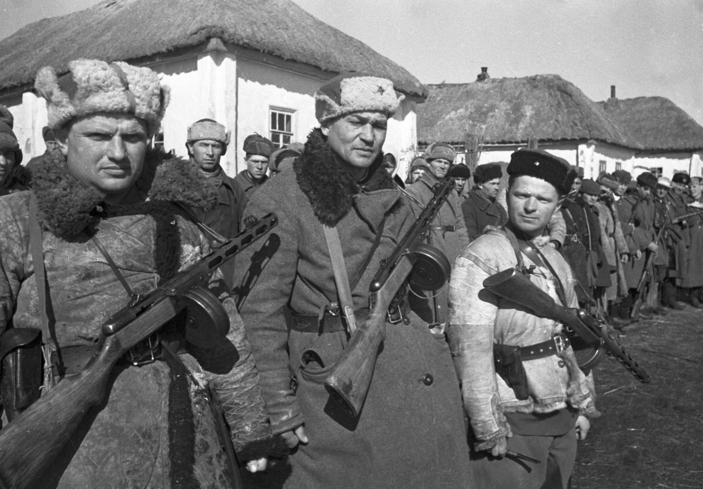 Командиры Рыльского партизанского отряда имени Фрунзе в районе Курска Командиры Рыльского партизанского отряда имени Фрунзе в районе Курска