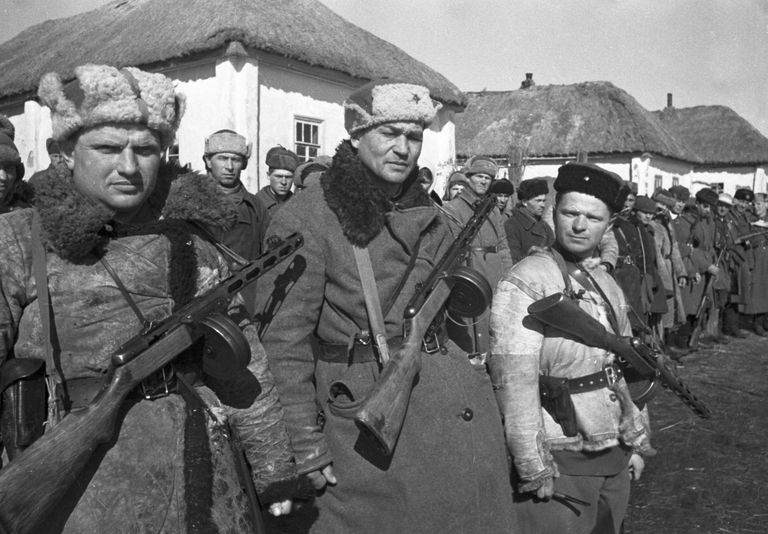 Командиры Рыльского партизанского отряда имени Фрунзе в районе Курска Командиры Рыльского партизанского отряда имени Фрунзе в районе Курска