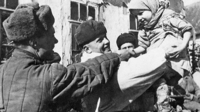 Первые мирные дни в освобожденном селе под Курском