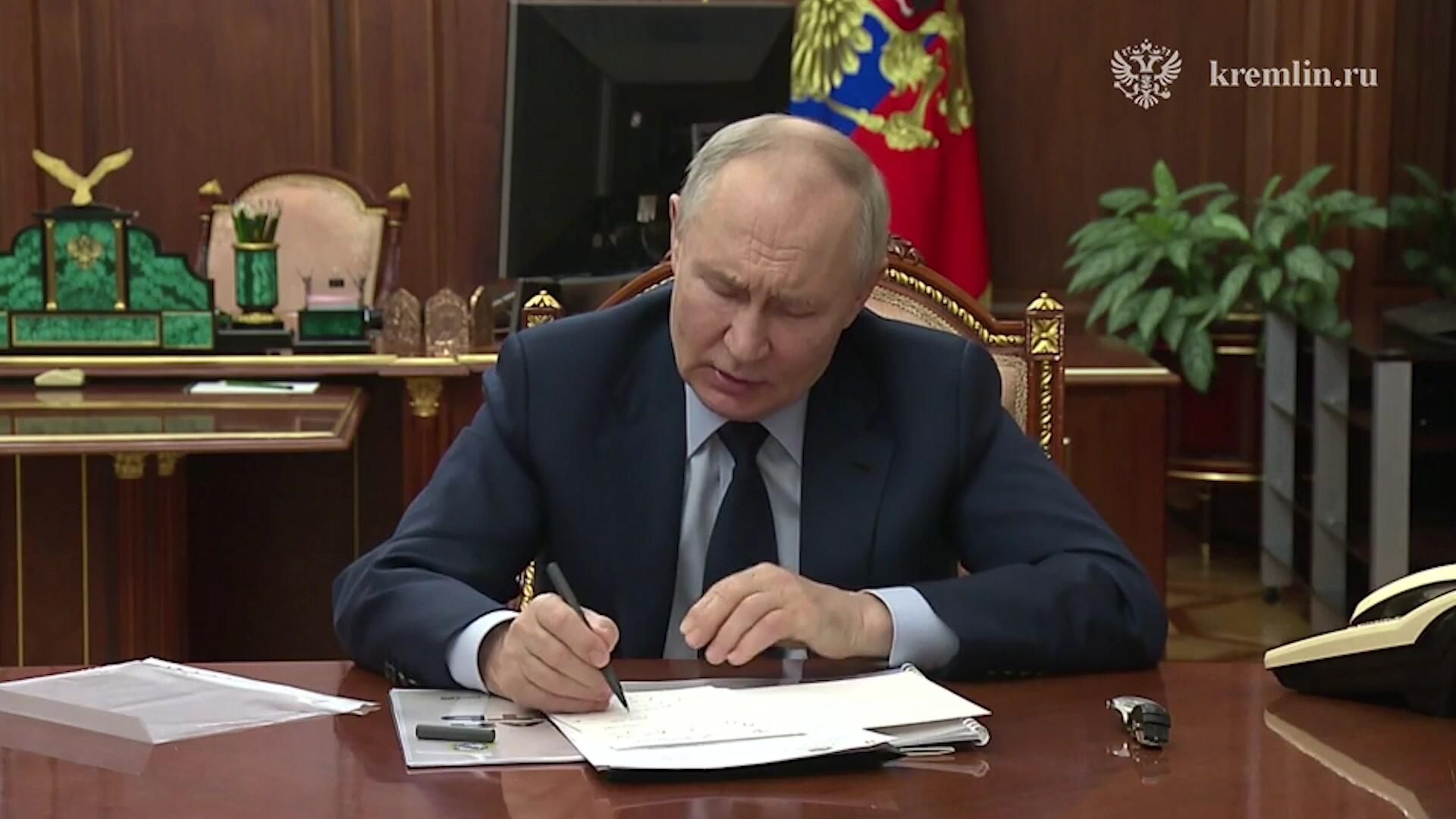 Путин о недостаточной выплате жителям приграничья Путин о недостаточной выплате жителям приграничья - РИА Новости, 1920, 05.02.2025