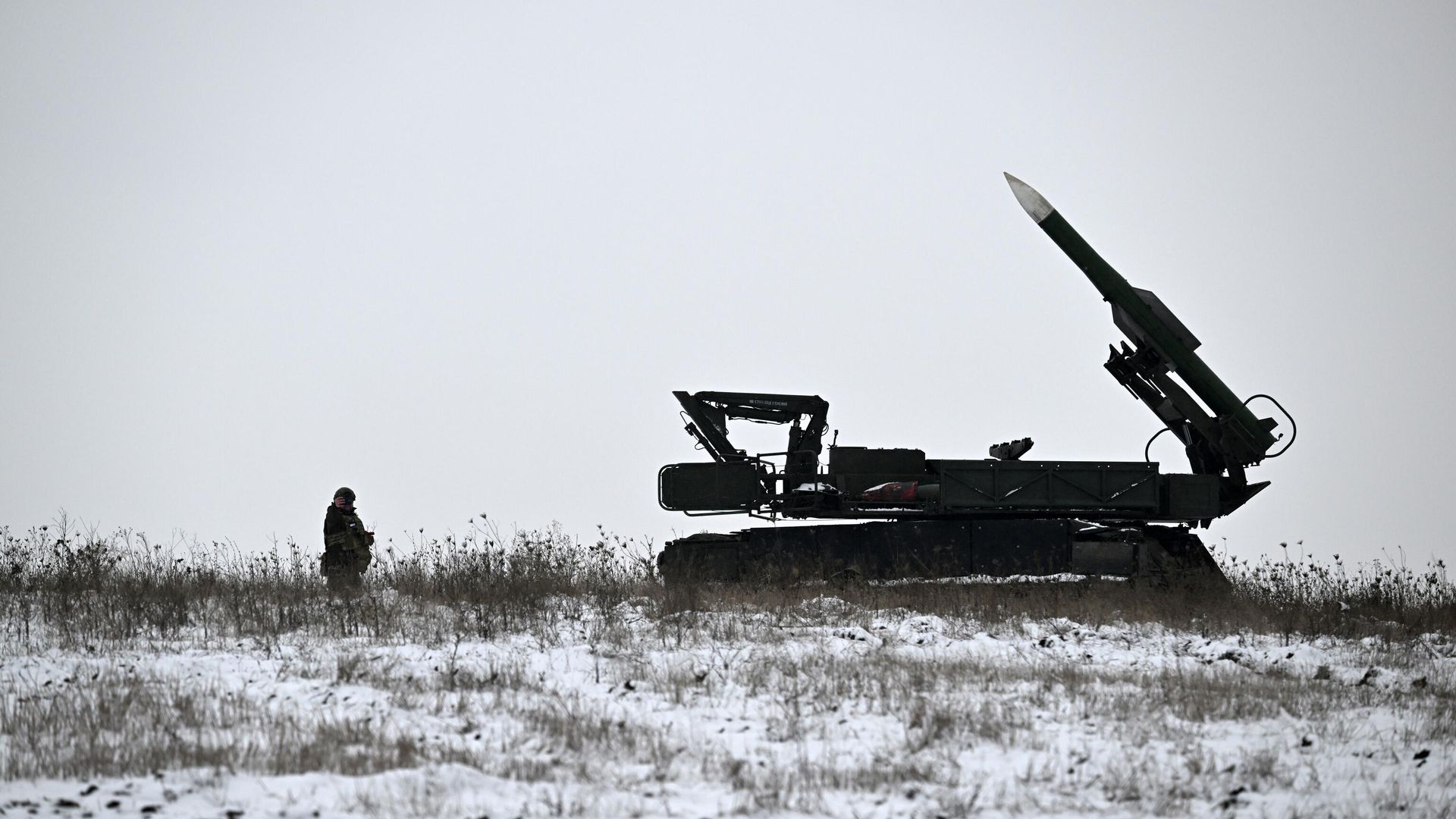 Зенитный ракетный комплекс Бук-М2 Центрального военного округа на боевом дежурстве Зенитный ракетный комплекс Бук-М2 Центрального военного округа на боевом дежурстве - РИА Новости, 1920, 10.02.2025