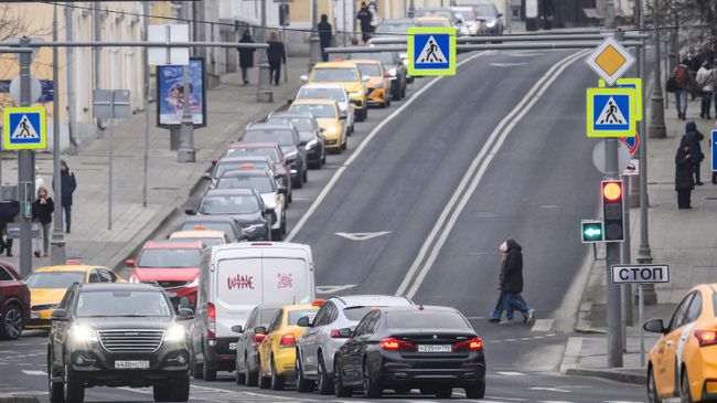 В центре Москвы возобновили движение транспорта на ряде участков