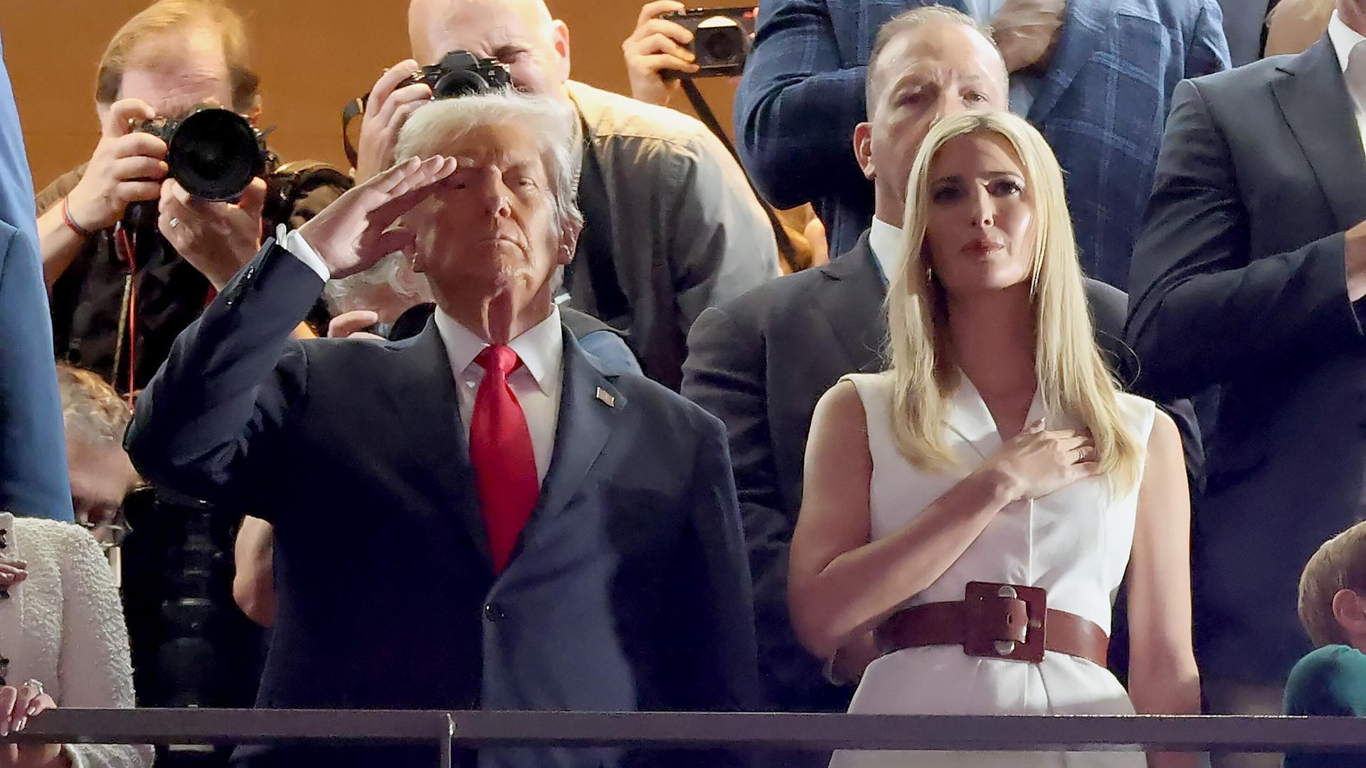 Президент США Дональд Трамп и его дочь Иванка Трамп во время финального матча Национальной футбольной лиги (NFL) по американскому футболу в Новом Орлеане Президент США Дональд Трамп и его дочь Иванка Трамп во время финального матча Национальной футбольной лиги (NFL) по американскому футболу в Новом Орлеане - РИА Новости, 1920, 10.02.2025