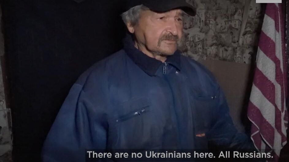 Житель оккупированного ВСУ Красноармейска во время беседы с журналистами Euronews. Кадр видео - РИА Новости, 1920, 10.02.2025