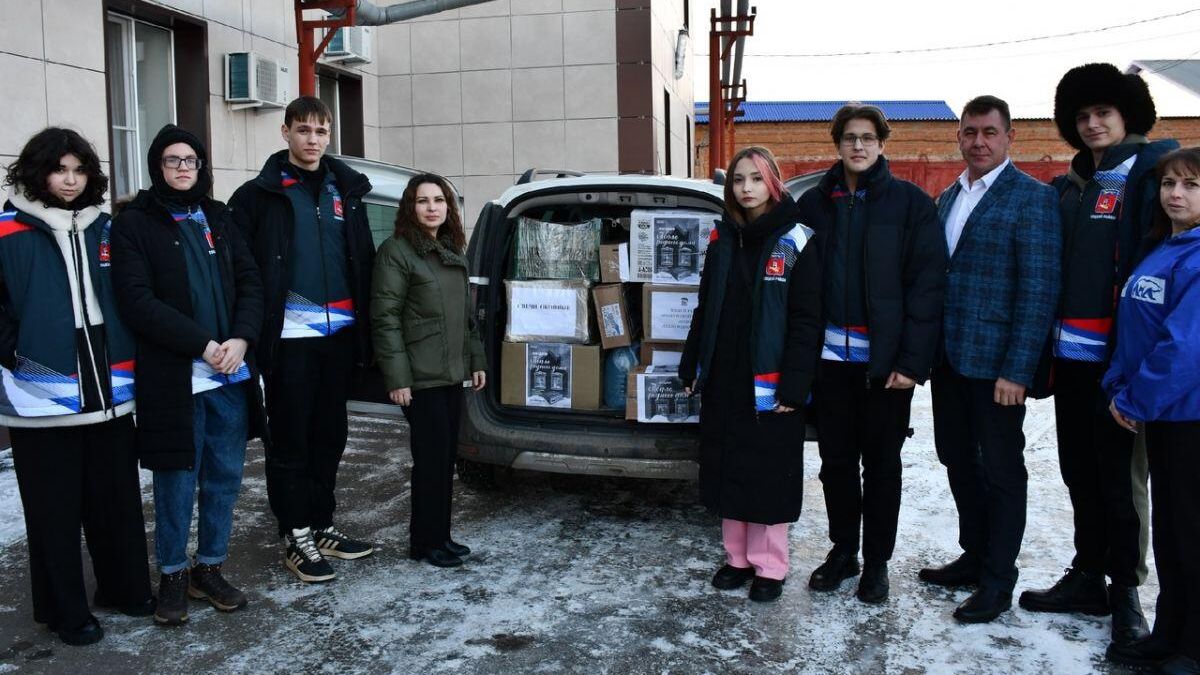 В преддверии 23 Февраля Единая Россия вместе с оренбуржцами собирают подарки для отправки на фронт В преддверии 23 Февраля Единая Россия вместе с оренбуржцами собирают подарки для отправки на фронт - РИА Новости, 1920, 10.02.2025