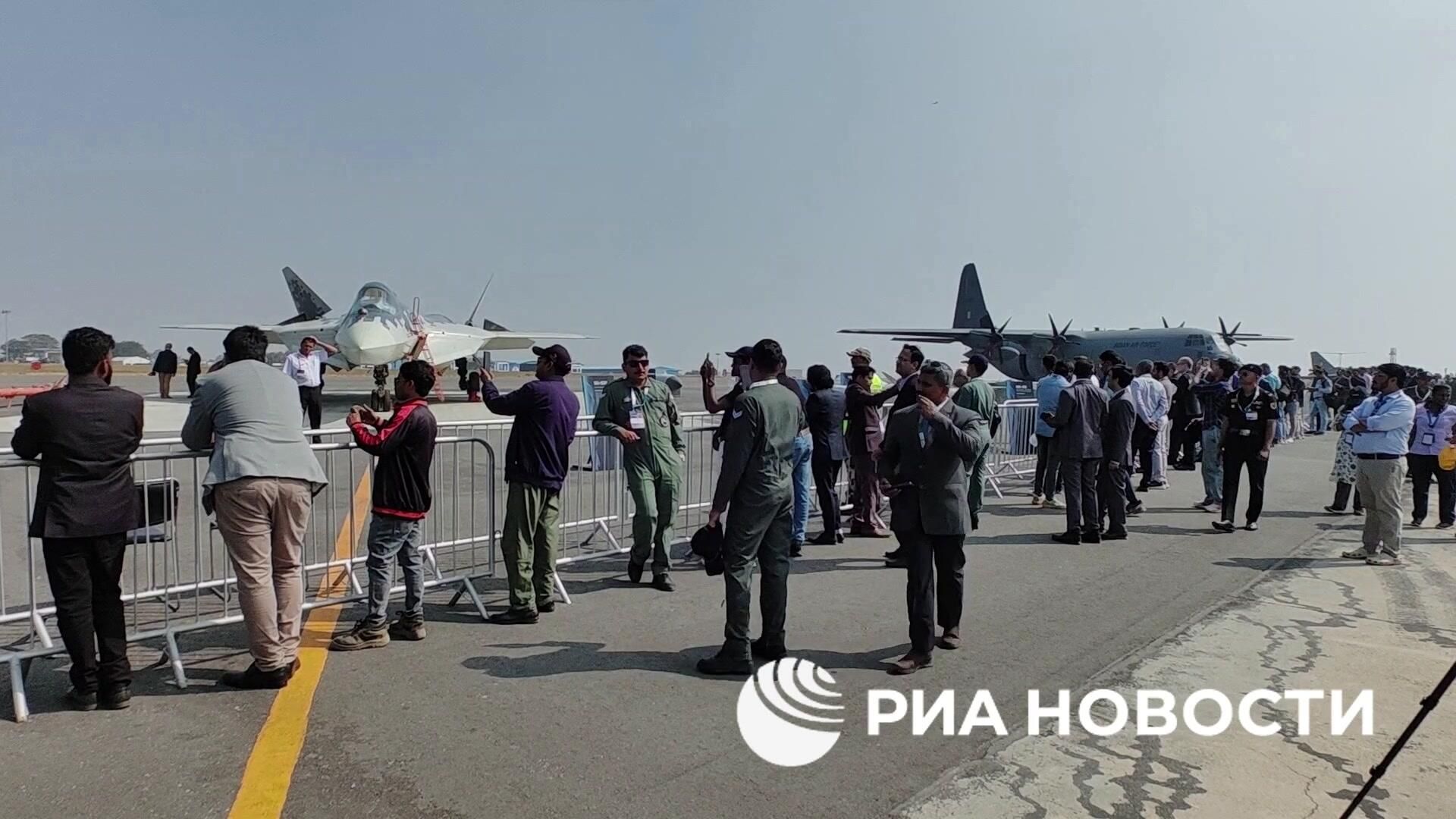 Российский истребитель пятого поколения Су-57Э впервые представляется в Индии Российский истребитель пятого поколения Су-57Э впервые представляется в Индии - РИА Новости, 1920, 10.02.2025
