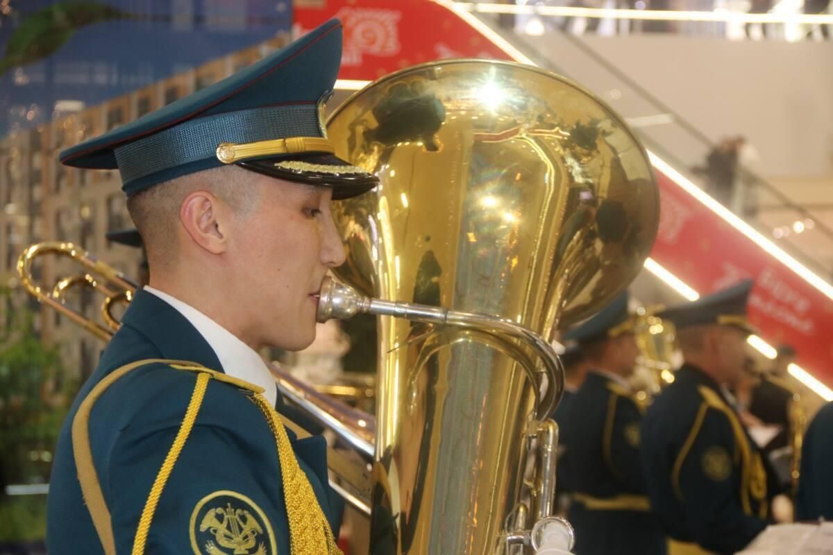 Полицейские Павлодара во время акции 80 лет Победы Полицейские Павлодара во время акции 80 лет Победы - РИА Новости, 1920, 10.02.2025